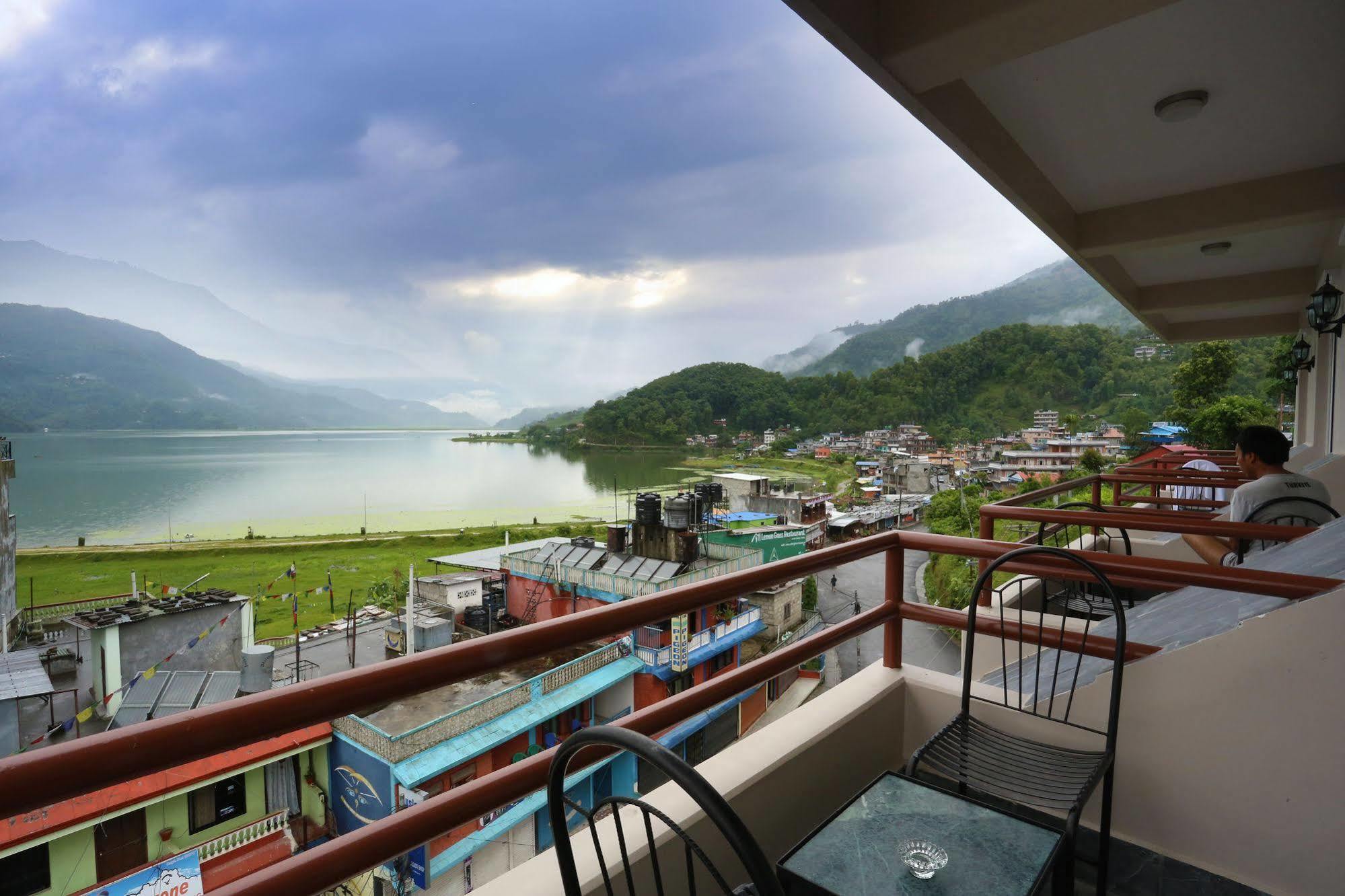 Hotel Pancharatna Pokhara Extérieur photo