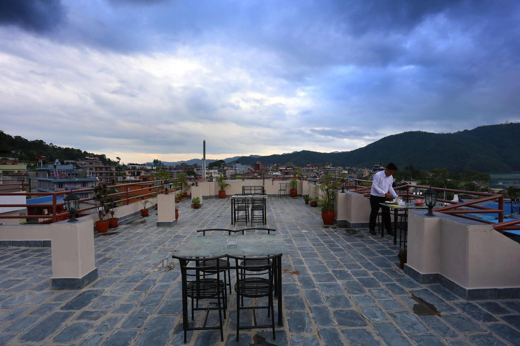 Hotel Pancharatna Pokhara Extérieur photo