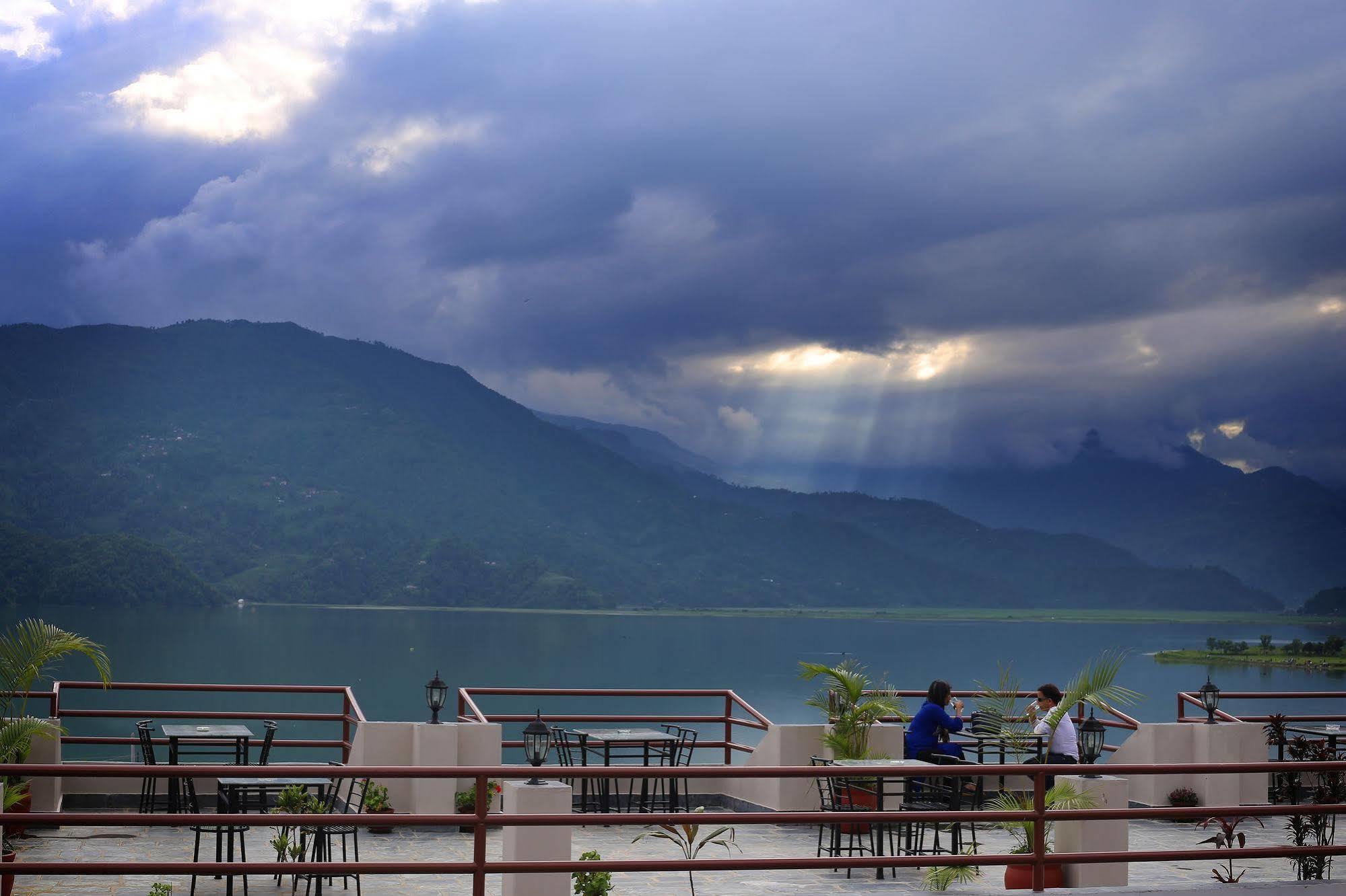 Hotel Pancharatna Pokhara Extérieur photo